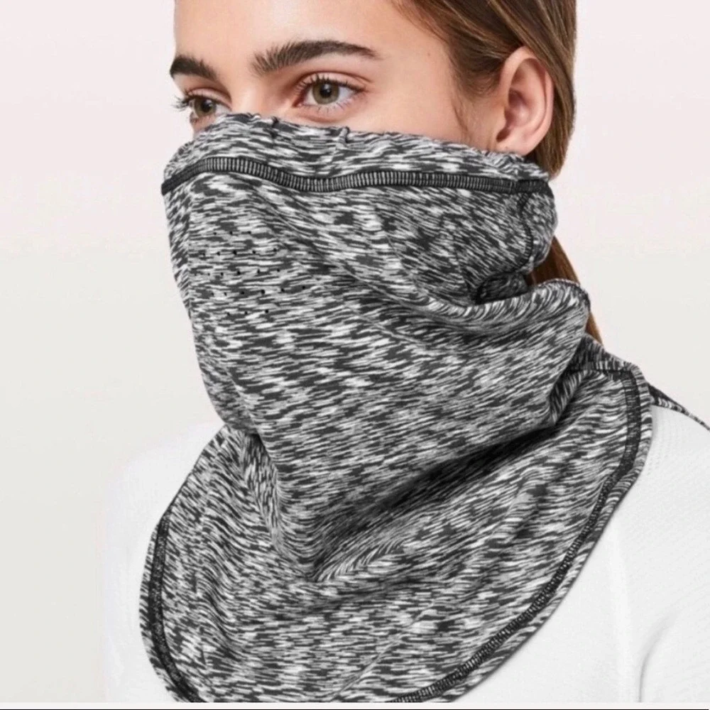 Lululemon Cross Chill Run Neckwarmer‎ Gaiter Space Dye Black White Reflective
